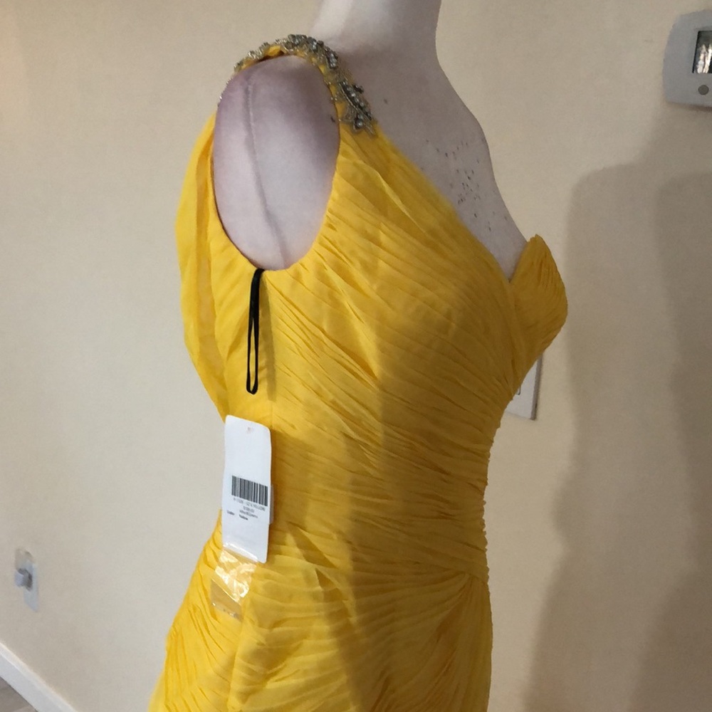 Yellow Chiffon one shoulder - Picture 9 of 13